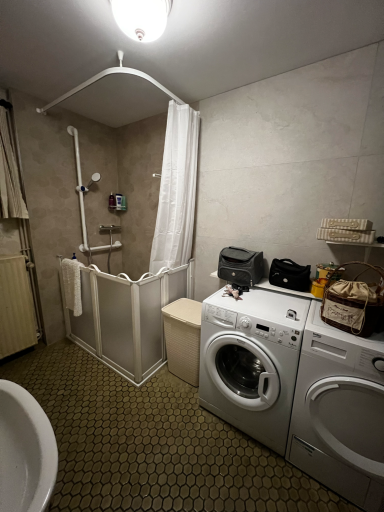 Salle de bain PMR Salle de bain PMR